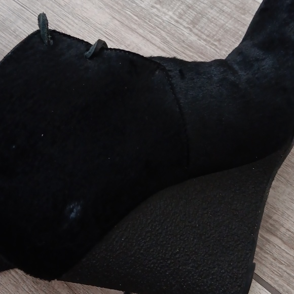 BURBERRY..BENTON WEDGE CALF HAIR BOOTIE..SIZE 36 - Picture 9 of 10